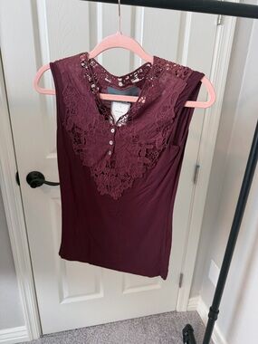 Lace-Trim Sleeveless Tank Top - Deep Wine